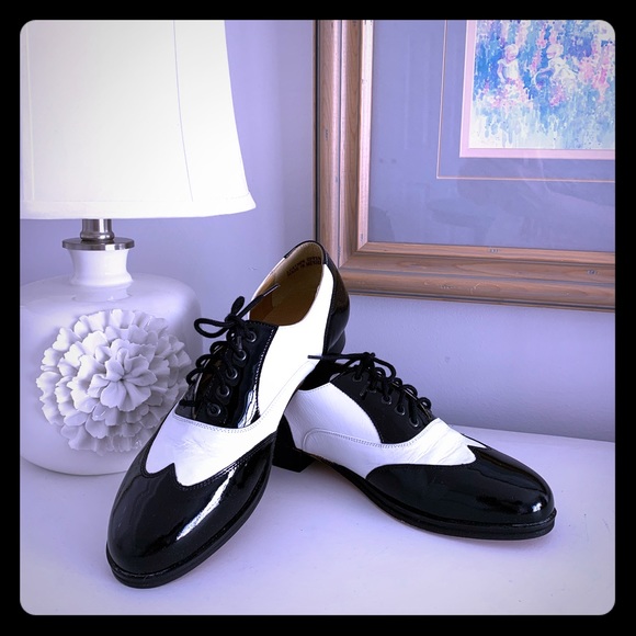 Leos Shoes - All Leather Spectator Shoes 🔲